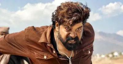 രണ്ട് മണിക്കൂര്‍ പടത്തില്‍ ജോജുവിന് ഒരു മണിക്കൂറും, മുരളി ഗോപിക്ക് അര മണിക്കൂറും സ്ലോ മോഷന്‍; വരവിനെ വറുത്തെടുത്ത് ട്രോളന്മാര്‍