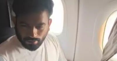 വിമാനത്തിനുള്ളില്‍ കയറി ദല്‍ഹി പൊലീസ്; ദീപ്‌കെ, സൗരവ് ദാസ്, അശുദോഷ് രങ്ക തുടങ്ങിയ സി.ജെ.പി നേതാക്കള്‍ കസ്റ്റഡിയില്‍