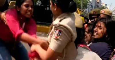 മാധ്യമപ്രവര്‍ത്തകര്‍ക്കും രക്ഷയില്ല; ദല്‍ഹിയില്‍ പൊലീസിന്റെ അഴിഞ്ഞാട്ടം
