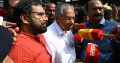 ദൽഹിയിൽ കസ്റ്റഡിയിലെടുത്ത നേതാക്കളുമായി പൊലീസ് നഗരം ചുറ്റുന്നു; പിണറായിക്ക് മരുന്ന് നൽകാൻ പോലും അനുവദിക്കുന്നില്ലെന്ന് ജോൺ ബ്രിട്ടാസ്