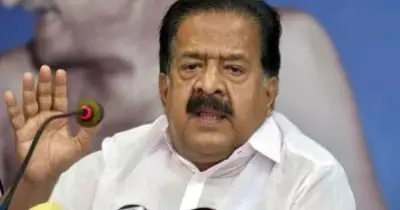 'ഒരു ഹണിമൂൺ പിരീഡെങ്കിലും തരണ്ടേ? സമരം രാഷ്ട്രീയ വിരോധം തീർക്കാൻ': വി. ജോയിക്ക് രമേശ് ചെന്നിത്തലയുടെ മറുപടി