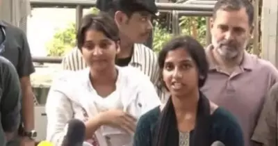 ദൽഹി പൊലീസിന്റെ അതിക്രമം: ആതിരയുടെ പരാതിയിൽ കേരളത്തിൽ കേസ്; വിദ്യാർത്ഥിനികൾക്കെതിരെ കൗണ്ടർ കേസുമായി ദൽഹി പൊലീസും
