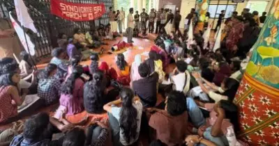 കാലടി വിദ്യാര്‍ത്ഥി സമരം: റീത്ത് വെച്ചത് വി.സിക്കല്ല; റോജി എം ജോണ്‍ പറയുന്നത് കള്ളമെന്ന് സോഷ്യല്‍ മീഡിയ പേജുകള്‍