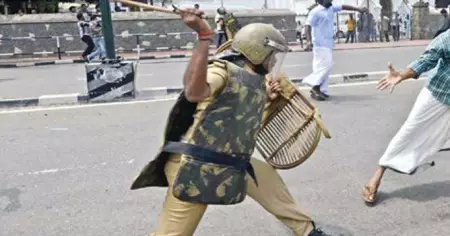 കേരള പൊലീസിന്റെ സംഘപരിവാര്‍ മനോവീര്യം, കുറയ്ക്കാനെന്തെങ്കിലും ചെയ്യാനാകുമോ, സര്‍?