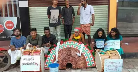 പ്രളയബാധിതര്‍ക്ക് കൈത്താങ്ങിനായി തിറ കെട്ടിയാടി യുവാവ്