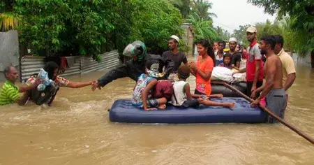 വസ്ത്രവും ഭക്ഷണവുമില്ല, ക്യാംപില്‍ നിന്നും ഇറങ്ങി പോവാന്‍ സ്കൂൾ അധികൃതർ പറയുന്നു; വൈപ്പിന്‍ ദുരിതാശ്വാസ ക്യാംപിലെ അവസ്ഥ
