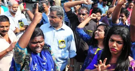 കഠിനം യുവതികളുടെ ശബരിമല കയറ്റം