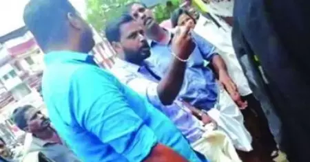 തൃശ്ശൂരില്‍ എല്‍.ഡി.എഫിന് വേണ്ടി നോട്ടീസ് നല്‍കിയ പെണ്‍കുട്ടികള്‍ക്ക് നേരെ ആര്‍.എസ്.എസ് - ബി.ജെ.പി പ്രവര്‍ത്തകരുടെ കൈയ്യേറ്റ ശ്രമവും അസഭ്യവര്‍ഷവും