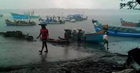 തീരദേശമാകെ ലോക്ക് ഡൗണ്‍ പ്രഖ്യാപനം പരിഗണനയില്‍; മത്സ്യ വില്‍പന സര്‍ക്കാര്‍ സംവിധാനത്തില്‍ നടത്തുമെന്നും ജെ. മേഴ്‌സിക്കുട്ടിയമ്മ