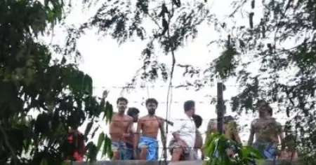ജയിലിലെ പൊലീസുകാർ തങ്ങളെ പീഡിപ്പിക്കുന്നതായി ആരോപിച്ച് തടവുകാർ സമരത്തിൽ