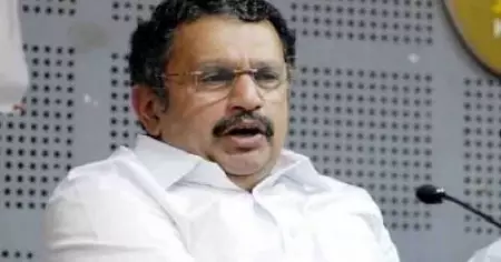 'കരുണാകരന്റെ കുടുംബത്തിന്റെ രാഷ്ട്രീയ പാരമ്പര്യത്തിന് മാര്‍ക്കിടാന്‍ തരൂര്‍ ആയിട്ടില്ല'; മോദി സ്തുതിയില്‍ ശശി തരൂരിനെതിരെ വീണ്ടും മുരളീധരന്‍