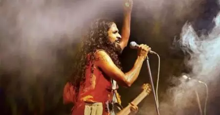 പഴയതെല്ലാം മറക്കണോ എന്തൊക്കെ മറക്കണം പറയന്ന്,,,, എന്തൊക്കെ മറക്കണം...: വൈറലായി ഊരാളി ബാന്റിന്റെ പുതിയ ഗാനം