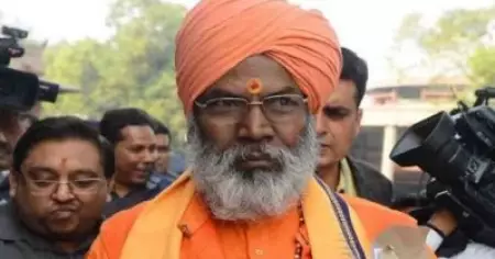 നിങ്ങളുടെ കുടുംബത്തിന്റെ എല്ലാ സന്തോഷവും ഇല്ലാതാകും; വോട്ട് തന്നില്ലെങ്കില്‍ ശപിക്കുമെന്ന് സാക്ഷി മഹാരാജ്