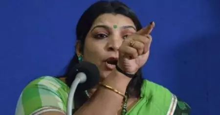 നാമനിര്‍ദേശ പത്രിക തള്ളിയതിനെതിരെ സരിത സമര്‍പ്പിച്ച രണ്ട് ഹരജികളും ഹൈക്കോടതി തള്ളി