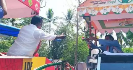 സി.ദിവാകരന് കോൺഗ്രസ് ഷാൾ സമ്മാനിച്ചു; ട്വിറ്ററിൽ ഫോട്ടോ പങ്കുവെച്ച് ശശി തരൂർ