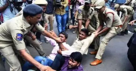 തെലങ്കാനയില്‍ പ്ലസ്ടു ഫലത്തില്‍ അപാകത; മൂന്നു ലക്ഷത്തിലേറെ കുട്ടികള്‍ തോറ്റു; മനംനൊന്ത് ആത്മഹത്യ ചെയ്തത് 20 കുട്ടികള്‍