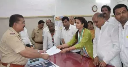 കോൺഗ്രസ്, ബി.ജെ.പി. സംഘർഷം: സംരക്ഷണം ആവശ്യപ്പെട്ടു കോൺഗ്രസ് സ്ഥാനാർഥി ഊർമ്മിള മൺഠോദ്കര്‍