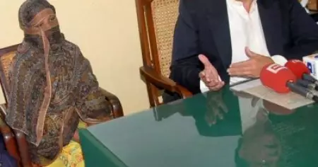 പ്രവാചകനിന്ദ കേസില്‍ പാക്ക് കോടതി കുറ്റവിമുക്തയാക്കിയ ആസിയ ബീബി കാനഡയിലെത്തി