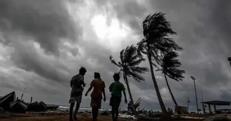 ഫോനി ഇന്ന് ഒഡിഷാ തീരം തൊടും; വേഗത 200 കിലോമീറ്റര്‍; ഒഴിപ്പിച്ചത് 12 ലക്ഷം പേരെ