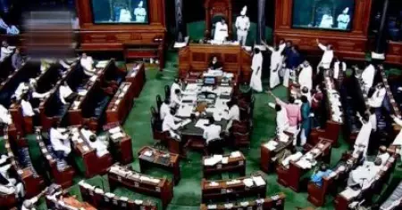 ഉത്തരവില്‍ രാഷ്ട്രപതി ഒപ്പിട്ടു; ലോക്‌സഭ പിരിച്ചുവിട്ടു