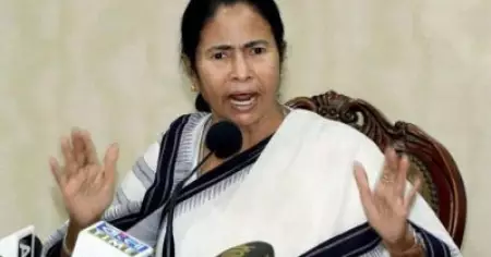 ഞങ്ങള്‍ക്ക് സുരക്ഷ വേണ്ടേ? ജനാധിപത്യത്തില്‍ ഞങ്ങള്‍ക്ക് ഒരു അവകാശവും ഇല്ലേ?; മോദിയുടെ റാലിയിലെ സുരക്ഷയെ വിമര്‍ശിച്ച് മമത
