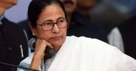ബി.ജെ.പി ആദ്യമൊരു ബക്കറ്റ് മറിച്ചിടട്ടേ; എന്നിട്ടാവാം സര്‍ക്കാരിനെ മറിച്ചിടുന്നത്: മമത ബാനര്‍ജി