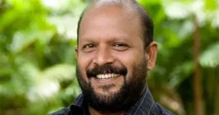 പൂരത്തിന് തിടമ്പേറ്റാന്‍ തെച്ചിക്കോട്ട് രാമചന്ദ്രന്‍ ഉണ്ടാകും; ആകുടെയും സമ്മര്‍ദ്ദത്തിന് വഴങ്ങിയല്ല തീരുമാനമെന്നും മന്ത്രി സുനില്‍ കുമാര്‍