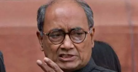 'ചിപ് ഘടിപ്പിച്ചിട്ടുള്ള ഇലക്‌ട്രോണിക് മെഷീനുകള്‍ ഹാക്ക് ചെയ്യപ്പെടില്ലെന്നുറപ്പുണ്ടോ?': ദിഗ് വിജയ് സിങ്