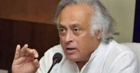 മോദിയില്‍ നിന്ന് എന്തെങ്കിലും സുതാര്യത പ്രതീക്ഷിക്കാമോ? വാക്‌സിന്റെ ഇടവേള കൂട്ടണമെന്ന നിര്‍ദേശത്തെ ചോദ്യം ചെയ്ത് ജയറാം രമേശ്