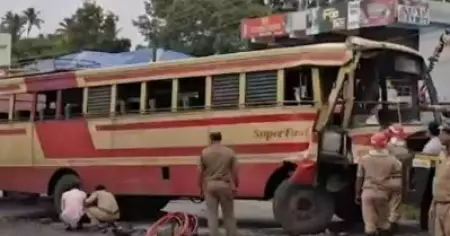 തിരുവനന്തപുരത്ത് കെ.എസ്.ആര്‍.ടി.സി ബസുകള്‍ കൂട്ടിയിടിച്ച് അപകടം: അമ്പതിലധികം പേര്‍ക്ക് പരിക്ക്; നാലുപേരുടെ നിലഗുരുതരം