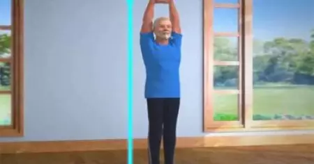 ത്രികോണാസനത്തിന് പിന്നാലെ തടാസനത്തിന്റെ വീഡിയോ പുറത്ത് വിട്ട് മോദി