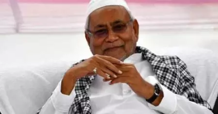 'മാധ്യമശ്രദ്ധ പിടിച്ചുപറ്റാന്‍ വിവാദ പരാമര്‍ശങ്ങള്‍ നടത്തുന്നവര്‍ക്ക് മതമില്ല'; ഇഫ്താര്‍ വിരുന്ന്‌
 വിവാദത്തില്‍ ഗിരിരാജ് സിങിനോട് നിതീഷ് കുമാര്‍