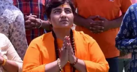 കോടതിയില്‍ ഹാജരാവാതെ ആശുപത്രിയില്‍ അഡ്മിറ്റായ പ്രജ്ഞ സിങ് ഡിസ്ചാര്‍ജിനുശേഷം നേരെ പോയത് പാര്‍ട്ടി പരിപാടിയിലേക്ക്; ശേഷം വീണ്ടും ആശുപത്രിയിലേക്ക്