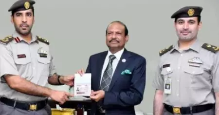യു.എ.ഇയിലെ ആദ്യത്തെ ഗോള്‍ഡ് റസിഡന്‍സി കാര്‍ഡ് എം.എ യൂസഫ് അലിക്ക്