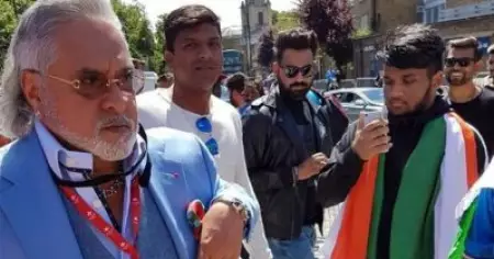 'വിജയ് മല്യ ചോര്‍ ഹെ': ലണ്ടനില്‍ ഇന്ത്യ- ഓസ്‌ട്രേലിയ മത്സരം കാണാനെത്തിയ വിജയ് മല്യയ്‌ക്കെതിരെ മുദ്രാവാക്യം വിളിച്ച് കാണികള്‍