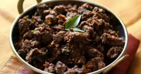 ബീഫ് കഴിക്കുന്ന ചിത്രം ഫേസ്ബുക്കില്‍ പങ്കുവെച്ച യുവാവിനു സംഘപരിവാര്‍ ആക്രമണം; ഐക്യദാര്‍ഢ്യം പ്രഖ്യാപിച്ചു ഫേസ്ബുക്ക് പോസ്റ്റിട്ട ആക്ടിവിസ്റ്റിനെ അറസ്റ്റു ചെയ്തു