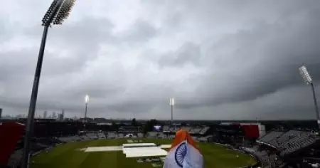 ഇന്ത്യ-കിവീസ് പോരാട്ടത്തിന്റെ ബാക്കി ഇനി നാളെക്കാണാം; മഴമൂലം ഇന്നിനി കളിയില്ല