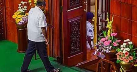 കുതിരക്കച്ചവടം പര്യവസാനത്തിലേക്ക്; കുമാരസ്വാമി രാജി വച്ചു