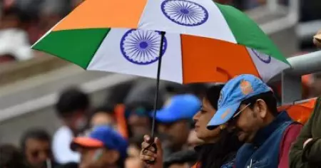 കളി മുടങ്ങി; ഇന്ത്യ-കിവീസ് പോരാട്ടം മഴയില്‍ കുതിരുമെന്ന് ആശങ്ക; റിസര്‍വ് ദിനം, സൂപ്പര്‍ ഓവര്‍- സാധ്യതകള്‍ ഇങ്ങനെ