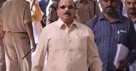 വിമത എം.എല്‍.എ റോഷന്‍ ബെയ്ഗ് കസ്റ്റഡിയില്‍; സംഭവം ബി.ജെ.പി എം.എല്‍.എയോടൊപ്പം മുംബൈയിലേക്ക് പോകാനൊരുങ്ങുമ്പോള്‍