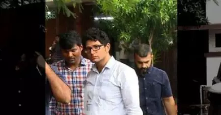 കണ്ണൂര്‍ വിമാനത്താവളം വഴി സ്വര്‍ണം കടത്താന്‍ സഹായിച്ച കസ്റ്റംസ് ഉദ്യോഗസ്ഥര്‍ പിടിയില്‍