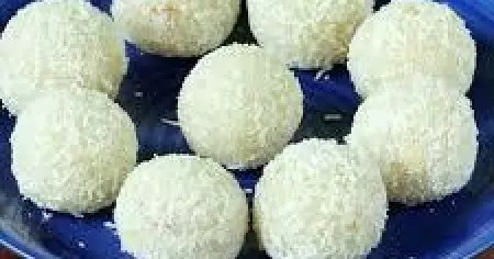 ഞൊ​ടി​യി​ട​യി​ൽ ത​യാ​റാ​ക്കാം തേ​ങ്ങാ ല​ഡ്ഡു