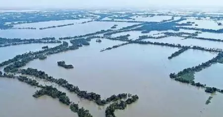 മട വീണു; കുട്ടനാട്ടില്‍ വെള്ളം കയറുന്നു; ജില്ലയിലെ ദുരിതാശ്വാസക്യാമ്പുകളില്‍ 3000 പേര്‍