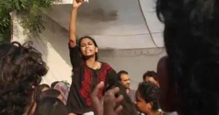 ജെ.എന്‍.യു വിദ്യാര്‍ത്ഥികളുടെ പ്രക്ഷോഭത്തിന് മുന്നില്‍ മുട്ടുമടക്കി കേന്ദ്രം; ഫീസ് വര്‍ധന പിന്‍വലിക്കാന്‍ തീരുമാനം