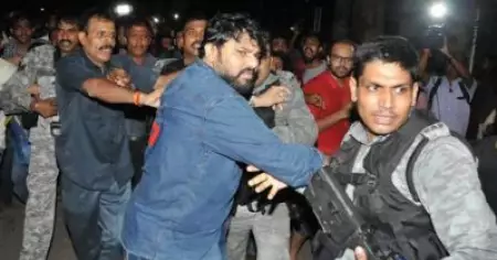 മമത ഇന്ത്യ കണ്ടതില്‍ വച്ച് ഏറ്റവും ക്രൂരയായ മുഖ്യമന്ത്രി; എന്നെ രക്ഷിക്കാന്‍ വരരുതെന്ന് ഗവര്‍ണറോട് പറഞ്ഞു; ജാദവ്പൂര്‍ യൂണിവേഴ്‌സിറ്റി അക്രമത്തില്‍ കേന്ദ്രമന്ത്രി