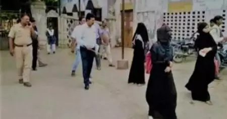 ബുര്‍ഖയ്ക്ക് നിരോധനം ഇല്ല: കോളേജ് അതോറിറ്റി നിര്‍ദേശിച്ച നിറത്തിലുള്ളത് ധരിക്കണമെന്നുമാത്രം; വിശദീകരണവുമായി യു.പി കോളേജ് പ്രിന്‍സിപ്പല്‍