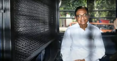 'എത്രനാള്‍ വേണമെങ്കിലും മറ്റൊരു രാജ്യത്ത് കഴിയാനുള്ള പണം അദ്ദേഹത്തിന്റെ കൈവശമുണ്ട്'; വിചിത്രവാദങ്ങളുമായി സി.ബി.ഐ; ചിദംബരത്തിന്റെ ജാമ്യാപേക്ഷ തള്ളി