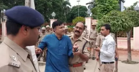 വീട്ടുതടങ്കലും അറസ്റ്റും; ചിന്മയാനന്ദിനെതിരെ പ്രതിഷേധിക്കാനെത്തിയ കോണ്‍ഗ്രസ് നേതാക്കള്‍ക്കെതിരെ പൊലീസ് നടപടി