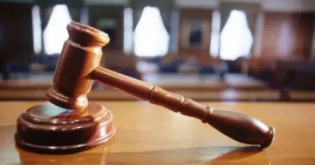 സ്ത്രീകള്‍ക്കു നേരെ നടുവിരല്‍ ഉയര്‍ത്തിയാല്‍ സ്ത്രീത്വത്തിനു നേര്‍ക്കുള്ള ആക്രമണമായിക്കാണാമെന്ന് കോടതി