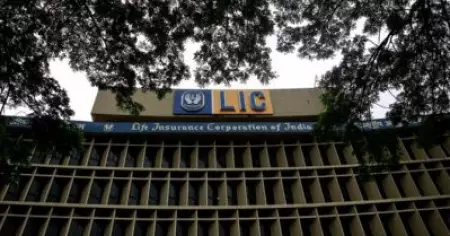 'എല്‍.ഐ.സി നിക്ഷേപത്തില്‍ നിന്നും കേന്ദ്രസര്‍ക്കാര്‍ 10.5ലക്ഷം കോടി കൊള്ളയടിച്ചു'; സാധാരണക്കാരുടെ പണം എടുത്തത് ഐ.ഡി.ബി.ഐ ബാങ്കിനെ സംരക്ഷിക്കാനെന്നും കോണ്‍ഗ്രസ്